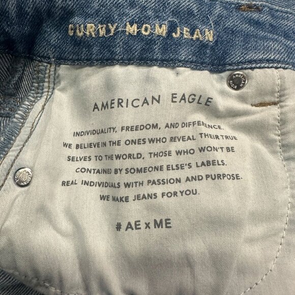 AEO Curvy Mom Jeans Womens 10 Regular Lt Wash Classic Minimal Preppy Normcore - Picture 7 of 16